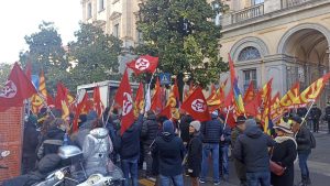 Breaking news: I lavoratori italiani della logistica lottano per ottenere salario e dignità – Peoples Dispatch