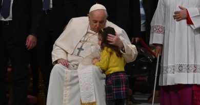 Papa: il mondo sia più umano, la gentilezza contro le patologie della società