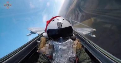 Il pilota ucraino in missione come Babbo Natale