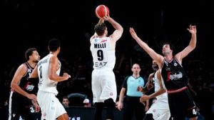 Serie A, Milano batte la Virtus Bologna: c’è l’aggancio in vetta