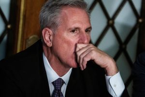 Lauren Boebert dice a Trump di organizzare un intervento con Kevin McCarthy, che a quanto pare è assuefatto dalla perdita del voto per il presidente della Camera