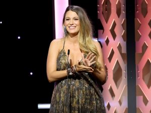 Blake Lively dà una sbirciata giocosa al suo allenamento in gravidanza