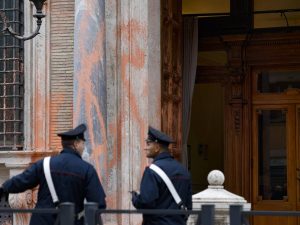 Il giudice libera gli ambientalisti che hanno assaltato il Senato