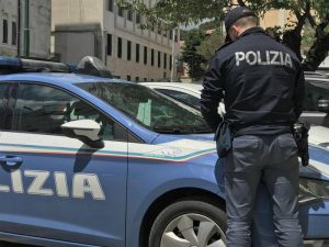 “Questa casa adesso è nostra”. Gli stranieri occupano l’abitazione