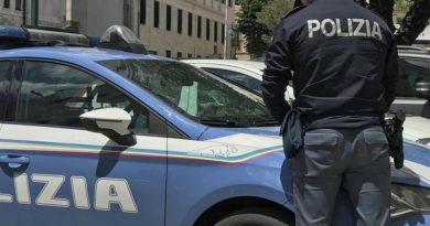 “Questa casa adesso è nostra”. Gli stranieri occupano l’abitazione