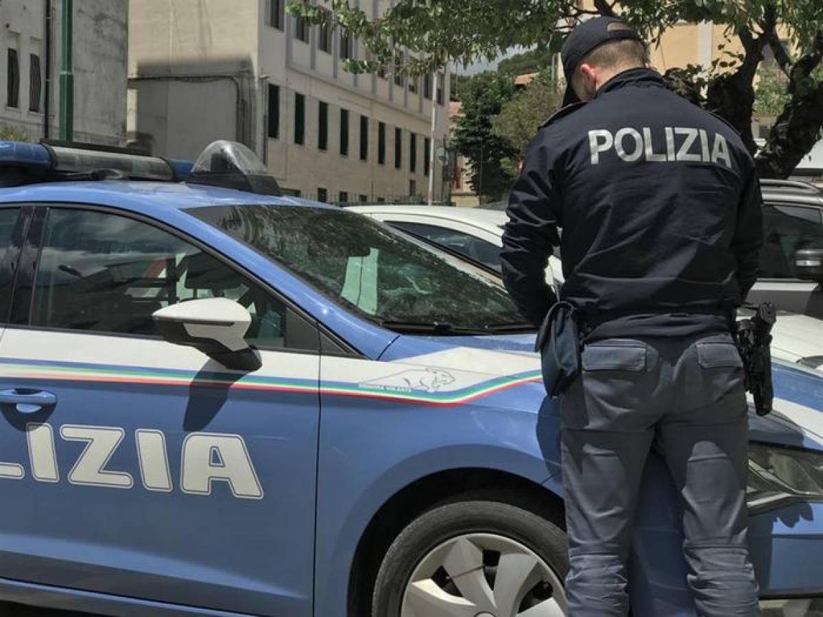 “Questa casa adesso è nostra”. Gli stranieri occupano l’abitazione