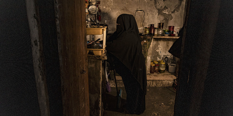 La Spagna ha cominciato a rimpatriare le famiglie degli affiliati all’ISIS di cittadinanza spagnola dai campi di prigionia in Siria