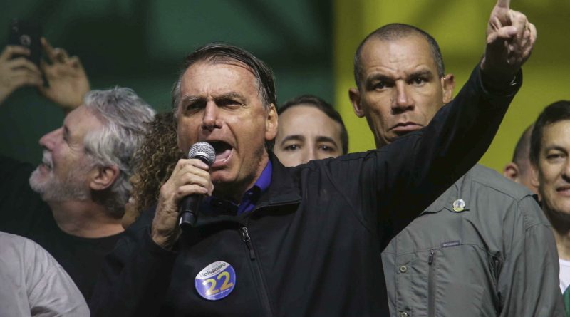 Militare, tribuno, presidente populista: chi è Jair Bolsonaro