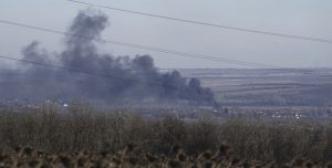 La Russia sostiene di aver conquistato del tutto la cittadina di Soledar, ma le autorità ucraine continuano a smentire