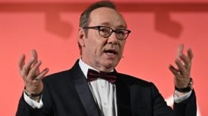 A Kevin Spacey il premio degli imbarazzi: “Sui processi devo tacere ma non mi sono mai nascosto”