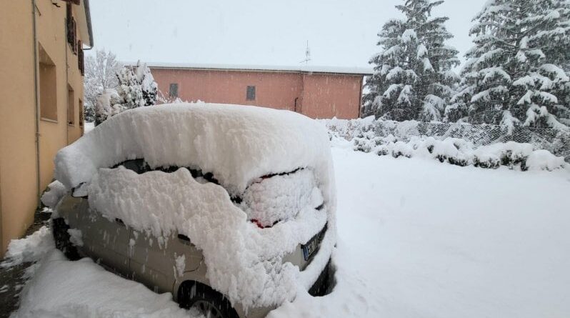 Maltempo: scuole chiuse per neve in varie regioni, allerta fiumi nelle Marche. Condizioni in peggioramento