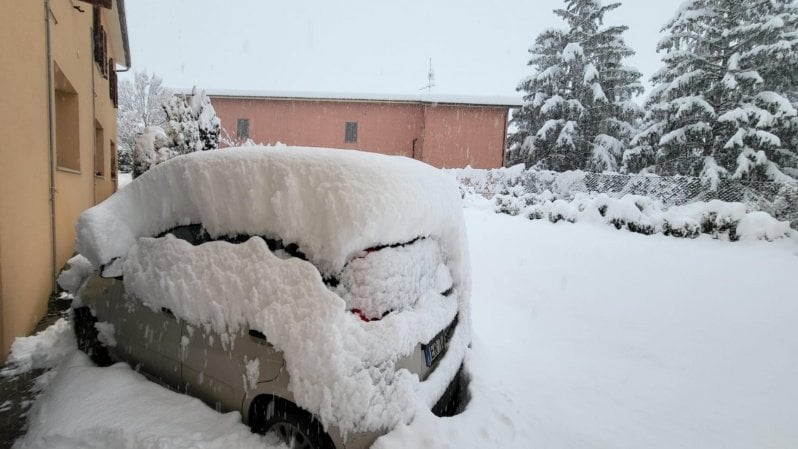 Maltempo: scuole chiuse per neve in varie regioni, allerta fiumi nelle Marche. Condizioni in peggioramento