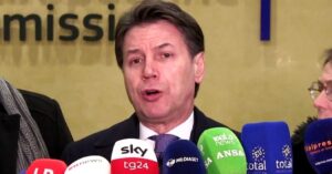 Conte: “Mentre Ue pensa a direttiva sul reddito minimo, l’Italia cancella quella di cittadinanza. Andiamo verso una situazione di emergenza sociale”
