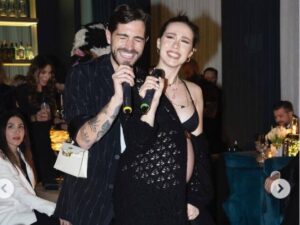 “Volgare, esibizionista”. Pioggia di critiche per Aurora Ramazzotti col pancione nudo alla festa