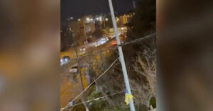 Attentato a Gerusalemme, spari ed esplosioni vicino alla sinagoga nel video dalla strada