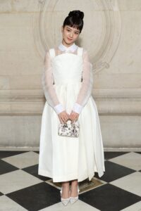 le 10 star meglio vestite: Doja Cat, Anne Hathaway, Jisoo e altre ancora