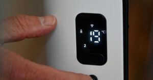 Risparmio energetico, dagli uffici ai negozi: 1 su 2 sfora la temperatura limite di 21 gradi