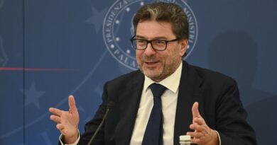 Bollette gas, Giorgetti: “Aspettiamo Arera, ma il calo sarà significativo”