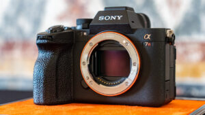 Sony produrrà la maggior parte delle fotocamere e degli obiettivi fuori dalla Cina