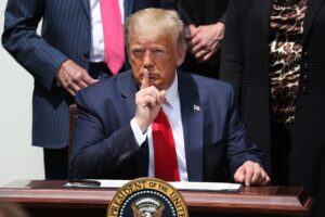 Donald Trump dice di sapere come porre fine “immediatamente” alla guerra in Ucraina, ma deve tenerlo per sé