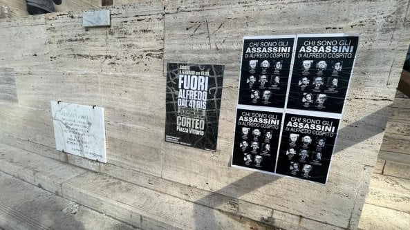 Sapienza occupata, scritte e manifesti: ”Ecco gli assassini di Cospito”