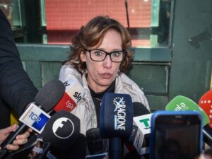 Cucchi dall’anarchico dopo il pellegrinaggio Pd. Sinistra isolata nei sondaggi sul carcere duro