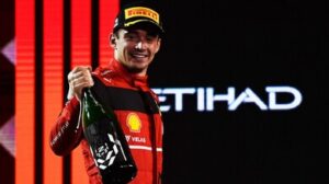 F1: Leclerc vola sulla Ferrari 2003 di Michael Schumacher