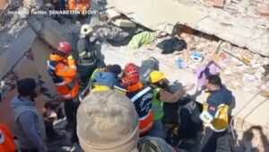 Terremoto tra Turchia e Siria, oltre 20.000 morti. Ancora salvataggi miracolosi