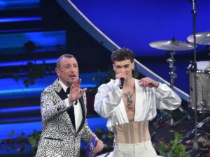 “Era tutto preparato”. Il sospetto sulla furia di Blanco a Sanremo