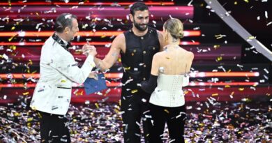 Sanremo 2023: vince Marco Mengoni, secondo Lazza, terzo Mr. Rain. La classifica finale. Cosa è successo: Rosa Chemical limona Fedez, la battuta di Gino Paoli su Little Tony