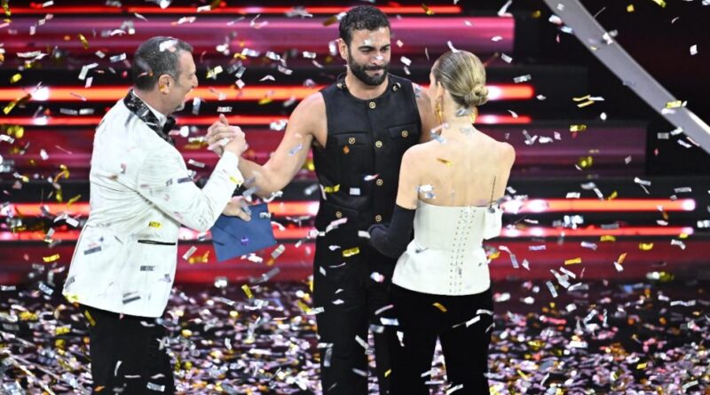Sanremo 2023: vince Marco Mengoni, secondo Lazza, terzo Mr. Rain. La classifica finale. Cosa è successo: Rosa Chemical limona Fedez, la battuta di Gino Paoli su Little Tony