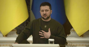 Sanremo 2023, la lettera di Zelensky letta da Amadeus: “L’Ucraina vincerà grazie alla voce della cultura”