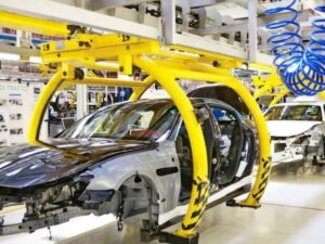 Mercato auto in crescita in Europa, ma sulle Bev pesano gli stop agli incentivi