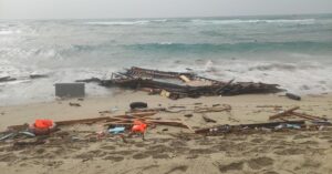 Strage di migranti a Crotone: 43 vittime ma si temono oltre 100 morti