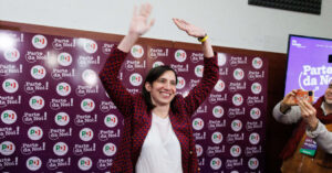 Primarie Pd, Elly Schlein è la prima donna segretaria: vince con il 53%. “Una rivoluzione, mandato chiaro per il cambiamento”