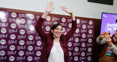 Primarie Pd, Elly Schlein è la prima donna segretaria: vince con il 53%. “Una rivoluzione, mandato chiaro per il cambiamento”