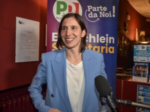 Ecco il “piano Schlein”: grida ai brogli preventivi