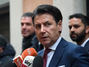 Pronto il M5Schlein. I grillini entusiasti vedono l’alleanza ma Giuseppi trema: leadership a rischio