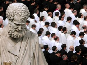 Oltre 5mila euro al mese. Ecco gli stipendi degli uomini di Chiesa