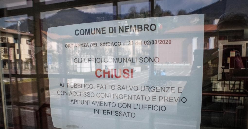 Sindaco Nembro: le lobby hanno lasciato aperti i locali. L’ex Oms Guerra: è scemenza del secolo fare tamponi a tutti