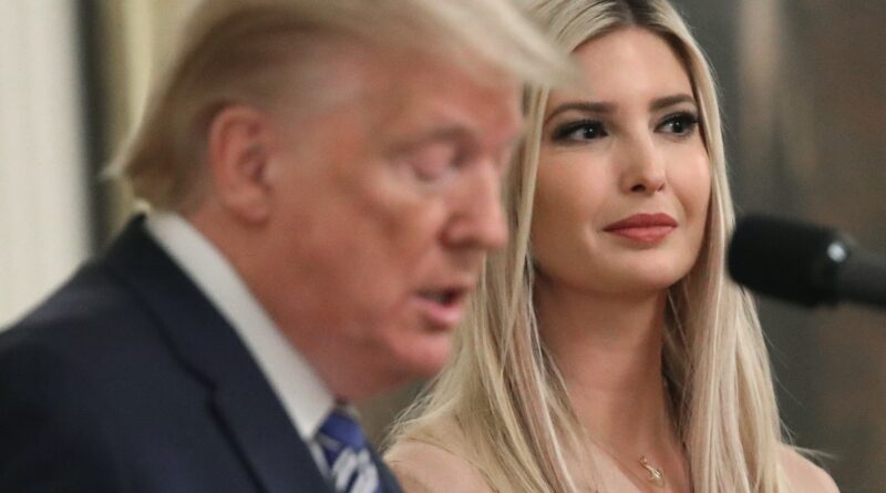 Ivanka Trump insinua in modo imbarazzante che i suoi fratelli e il padre possano aver commesso frodi nella Trump Org.