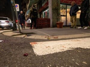 “Mi ha riempito di pugni”. Poi la lama alla gola: così il marocchino ha massacrato la donna incinta
