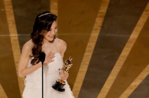Michelle Yeoh ha fatto la storia con la sua vittoria agli Oscar 2023