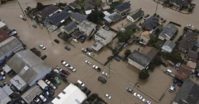La città viene sommersa dall’alluvione: le immagini dall’alto