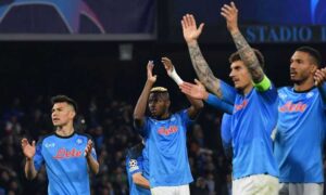 Il Napoli è di una bellezza infinita, l’Italia fa tris in Champions. A casa l’Eintracht e i suoi tifosi violenti