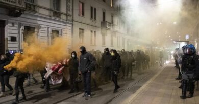 Dax, antagonisti in corteo a Milano. Ed è allarme anarchico