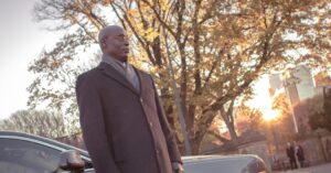 È morto Lance Reddick, l’attore di Hollywood aveva 60 anni. Ha interpretato Caronte nella saga di John Wick
