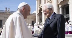 Mattarella al Papa: il suo impegno contro le disuguaglianze punto di riferimento per i governi