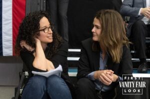 In “The Diplomat”, Keri Russell si lascia andare e forse salva il mondo