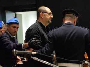 Cospito era pronto a farsi morire in carcere, ora chiede i domiciliari. Del Mastro: “Richieste irricevibili”